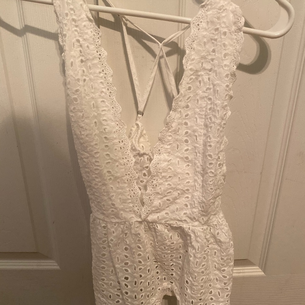 Low cut eyelet tank